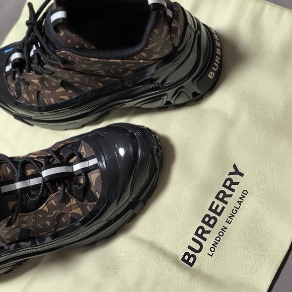 Burberry Low Top Sneakers in Bridle Brown